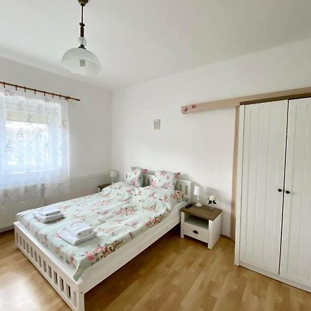 Apartman Marketa Apartment Bystrice  Bagian luar foto