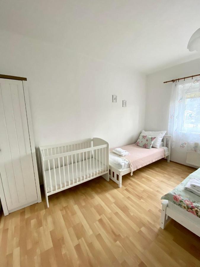 Apartman Marketa Apartment Bystrice  Bagian luar foto