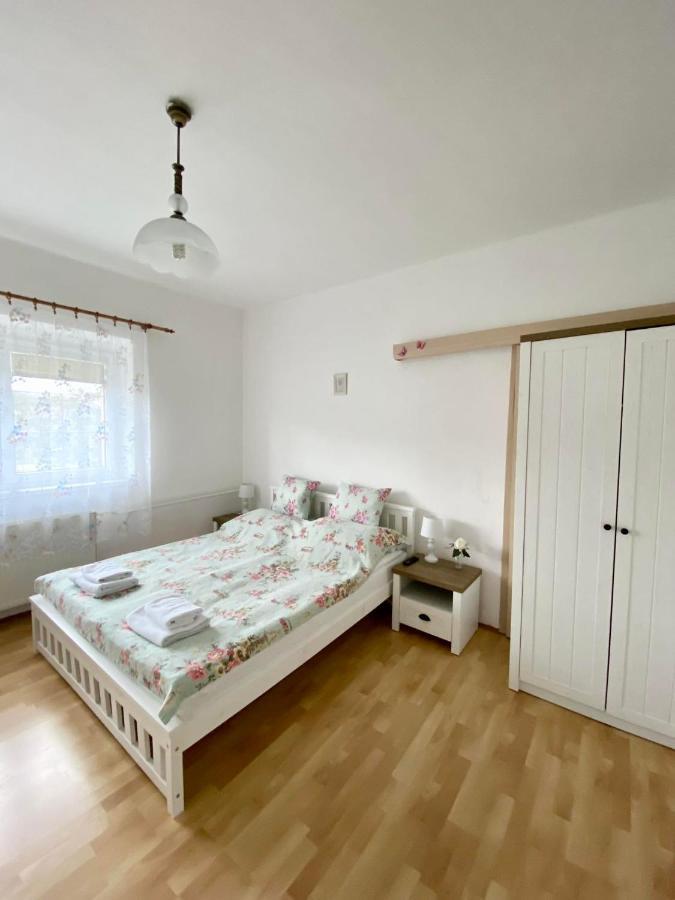 Apartman Marketa Apartment Bystrice  Bagian luar foto